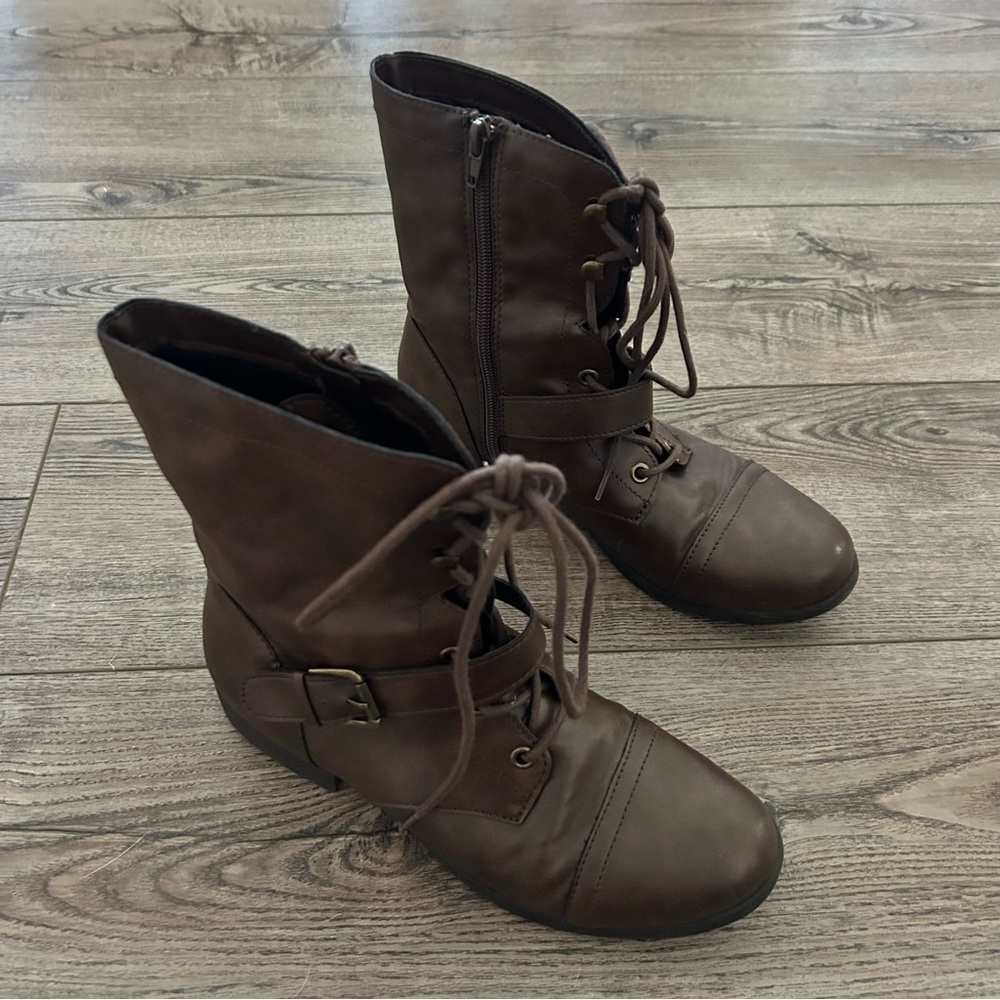 AR Farahh American Brown Boots